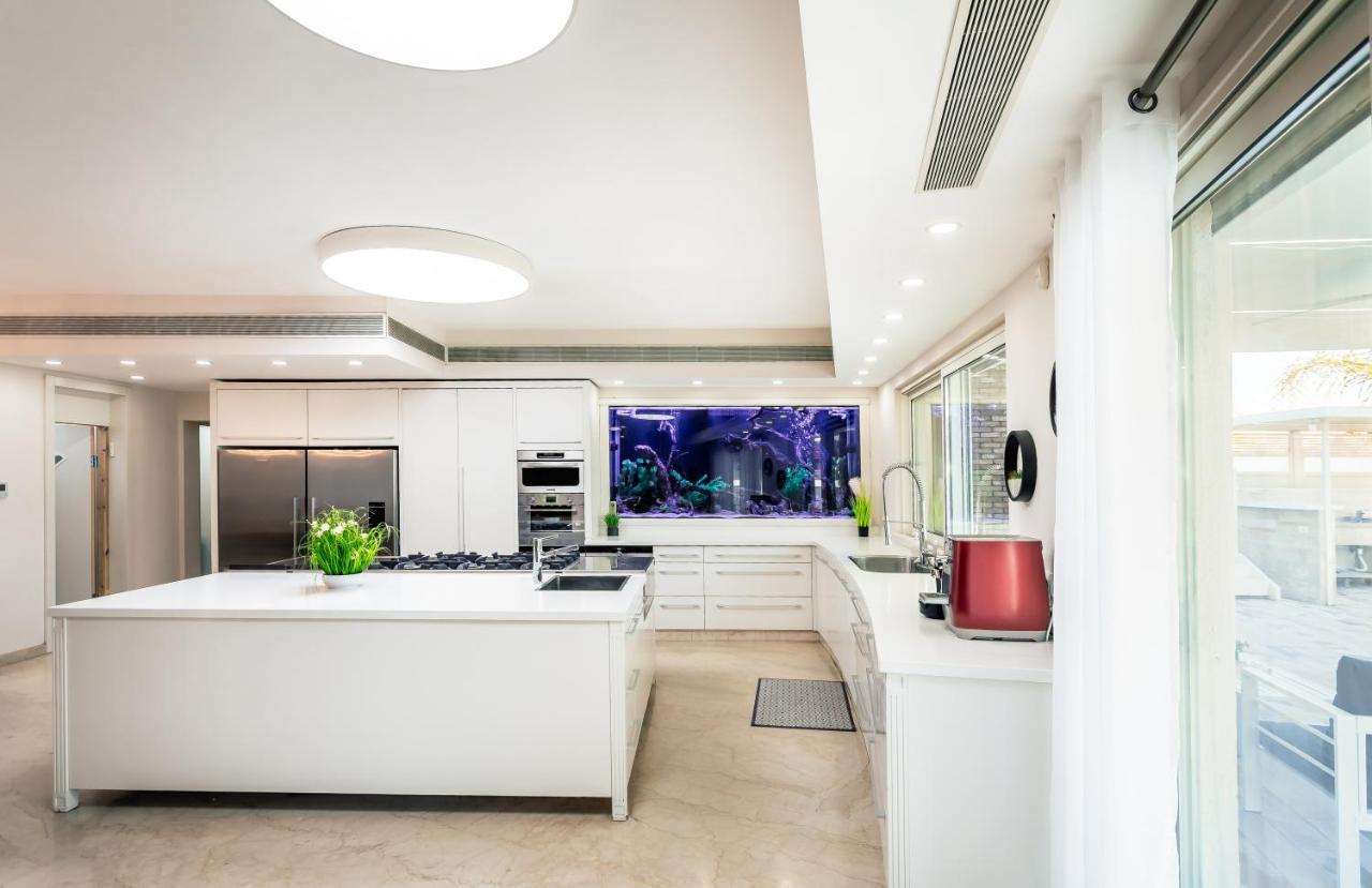Апартаменты Yalarent Enorma Complex With Shared Heated Pool Эйлат Экстерьер фото